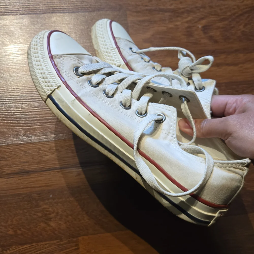 Converse Beige Low-Tops with Red Accents